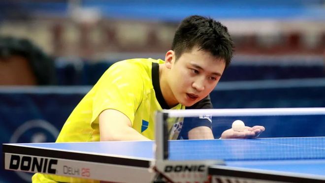 拄着双拐 拄着双拐